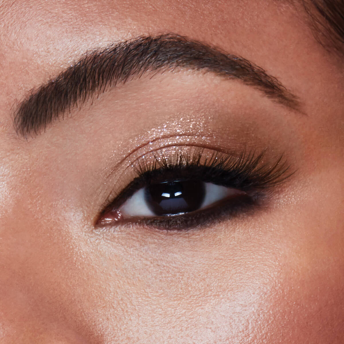 GLISTEN & GLOW LIQUID EYE SHADOW (SOMBRA L&Iacute;QUIDA)